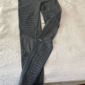 ALO Yoga Charcoal Leggings